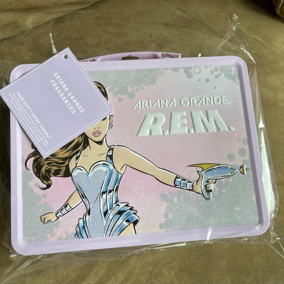 Brand new NWT Ariana Grande R.E.M. Lunchbox Limited Edition - Picture 3 of 14